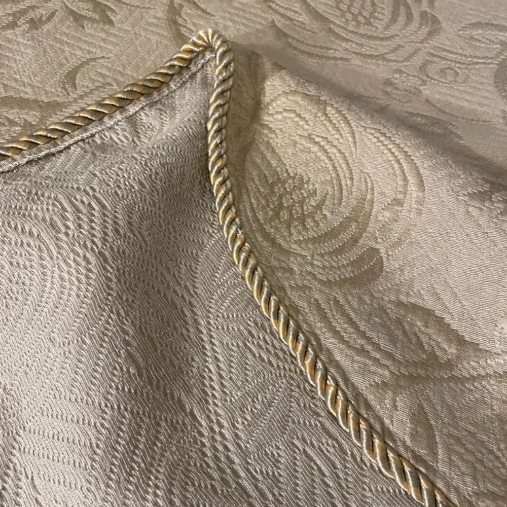 Full/queen coverlette matalasse with 2 shams and throw pillow cover